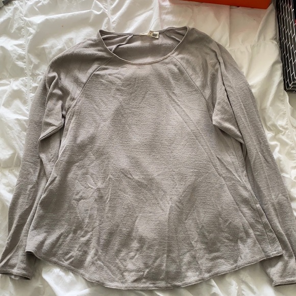 women’s aritzia beige long sleeve